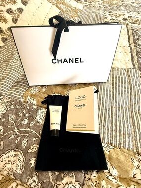 CHANEL Coco Mademoiselle Fragrance Sample and La Mousse Cleanser Sample